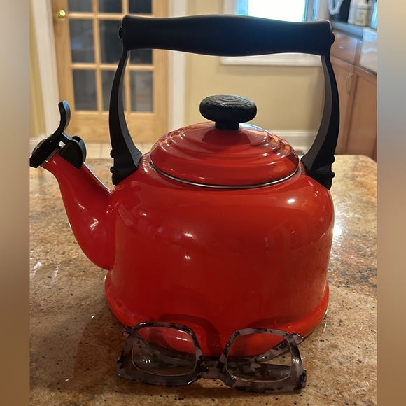 Le Creuset XL 2.2 quart Cherry Red whistling Tea Kettle Rust area